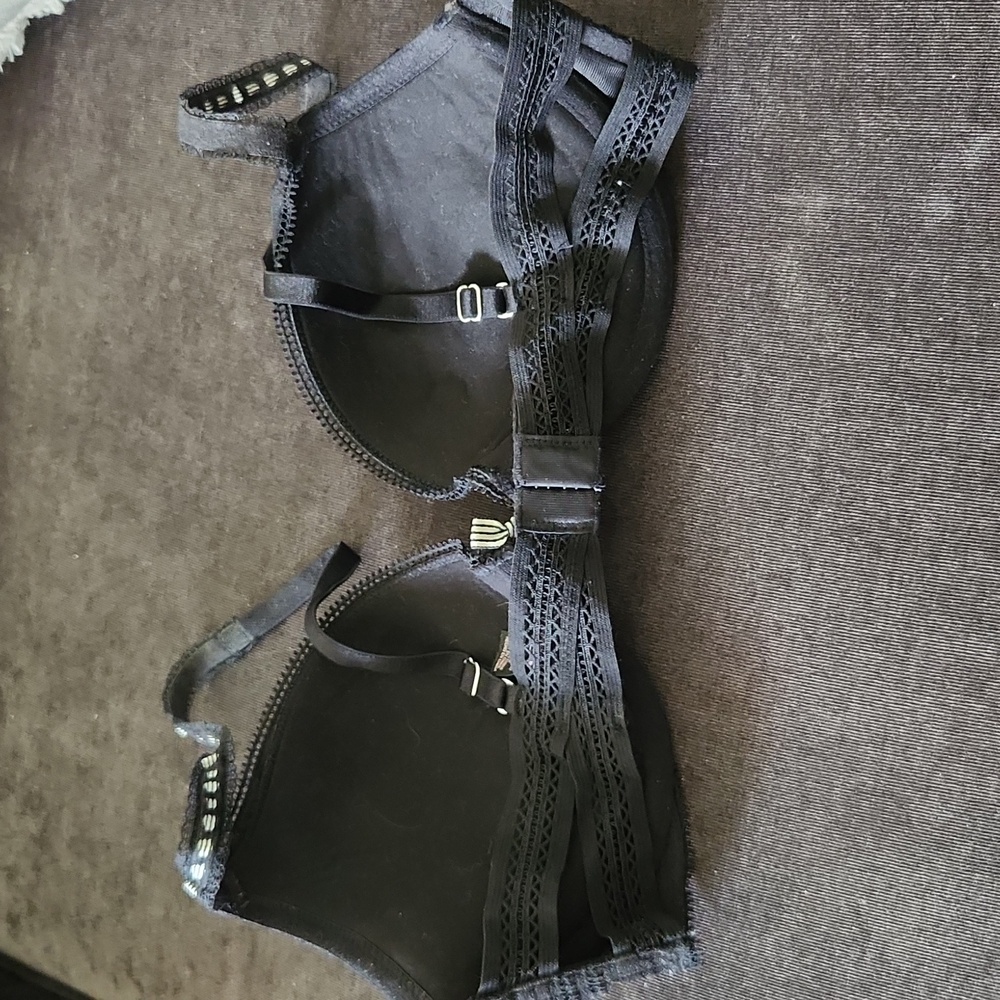 Victoria's Secret bra - Picture 2 of 4